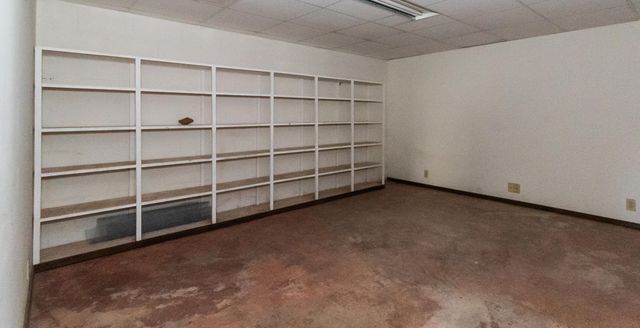 327 N Cedarbrook Drive, Monett, MO 65708