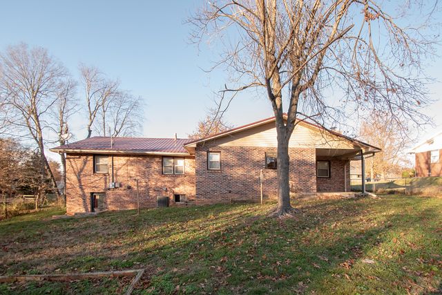 327 N Cedarbrook Drive, Monett, MO 65708