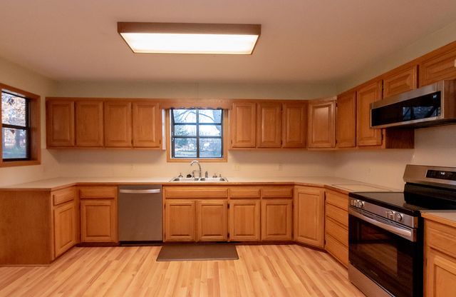 327 N Cedarbrook Drive, Monett, MO 65708