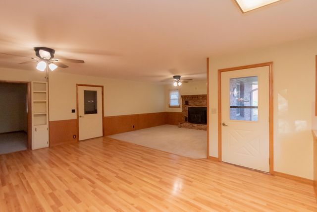 327 N Cedarbrook Drive, Monett, MO 65708