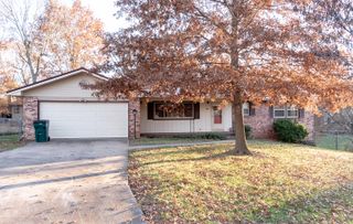 327 N Cedarbrook Drive, Monett, MO 65708