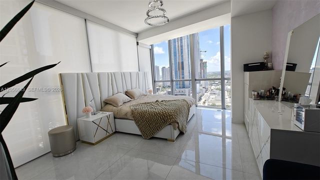1100 Biscayne Blvd 2106, Miami, FL 33132