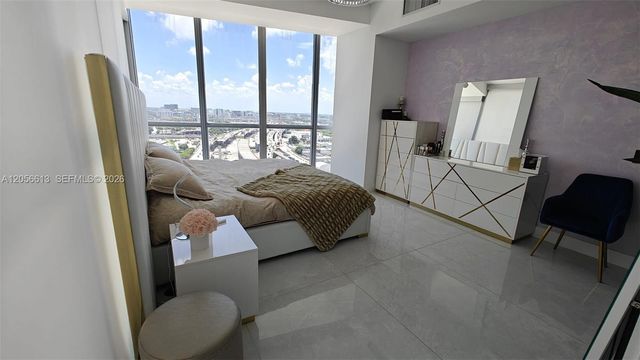 1100 Biscayne Blvd 2106, Miami, FL 33132