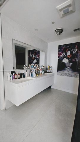 1100 Biscayne Blvd 2106, Miami, FL 33132