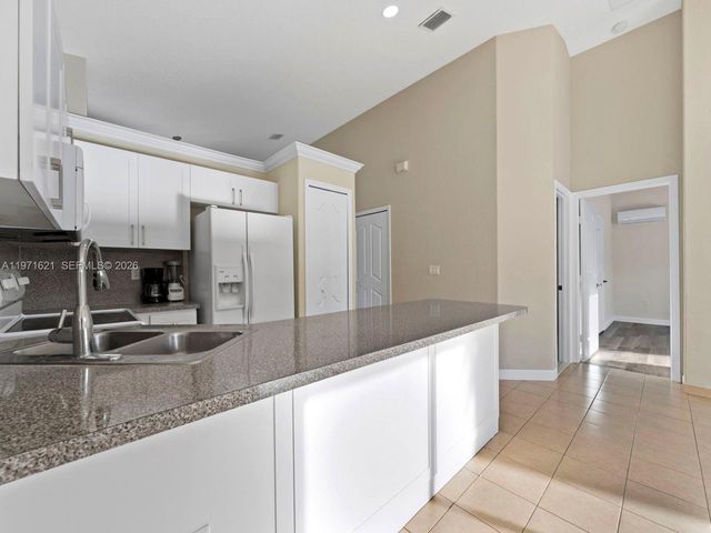 704 SE 14th Pl, Homestead, FL 33033