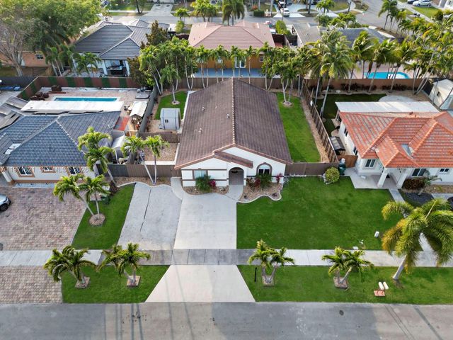 704 SE 14th Pl, Homestead, FL 33033