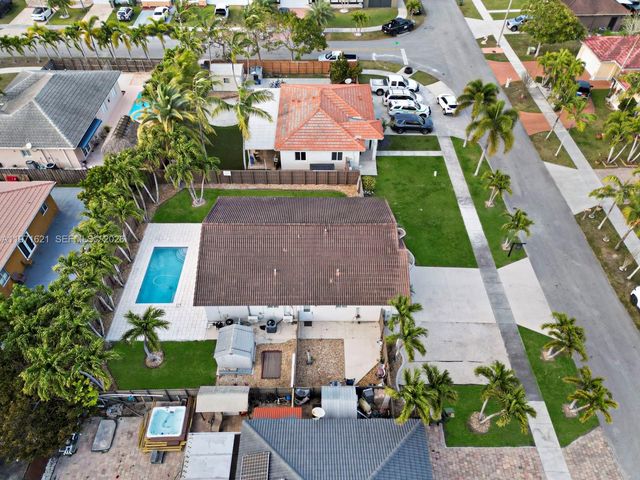 704 SE 14th Pl, Homestead, FL 33033