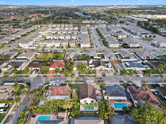 704 SE 14th Pl, Homestead, FL 33033