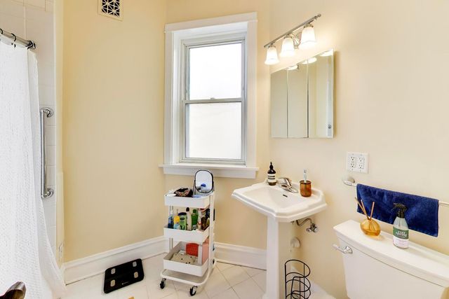 1657 W Winona Street, Chicago, IL 60640