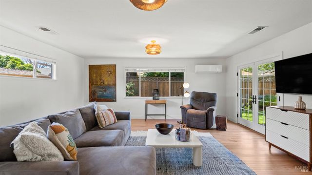 1427 Dawes St, Novato, CA 94947