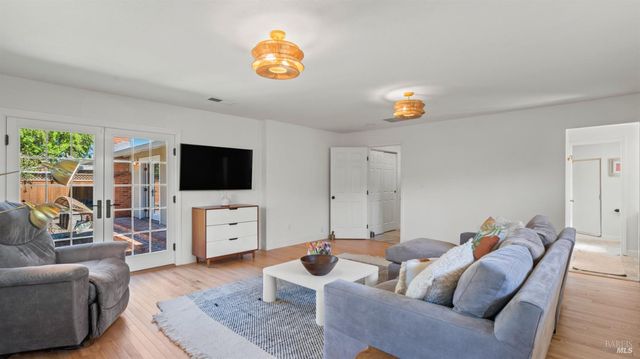 1427 Dawes St, Novato, CA 94947