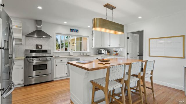 1427 Dawes St, Novato, CA 94947