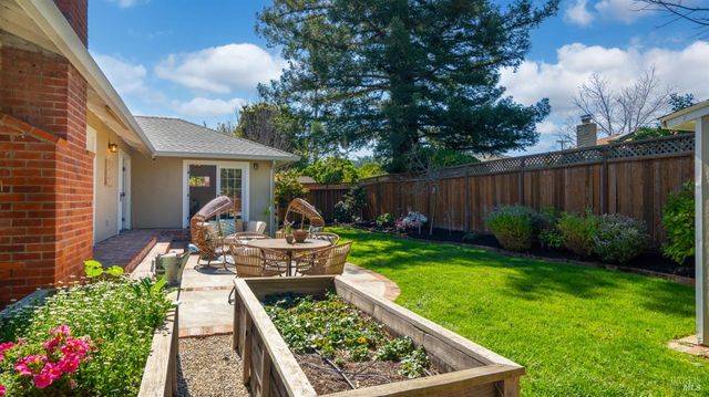 1427 Dawes St, Novato, CA 94947