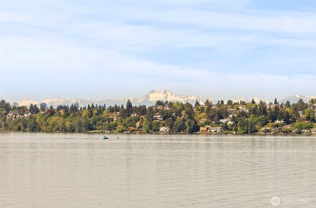 733 S Lake St #312, Kirkland, WA 98033