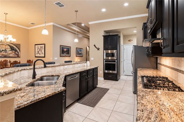 8050 Calgary Dr, Corpus Christi, TX 78414