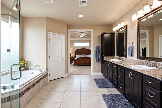 8050 Calgary Dr, Corpus Christi, TX 78414