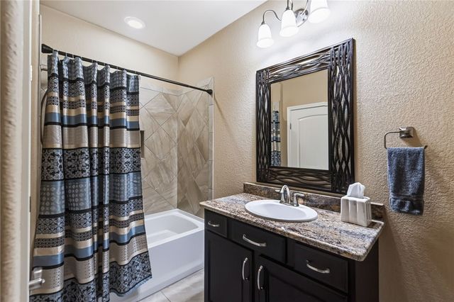 8050 Calgary Dr, Corpus Christi, TX 78414