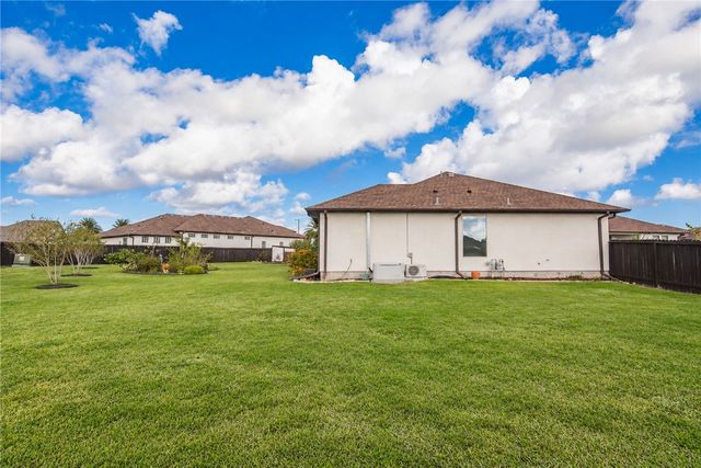 8050 Calgary Dr, Corpus Christi, TX 78414