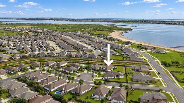8050 Calgary Dr, Corpus Christi, TX 78414