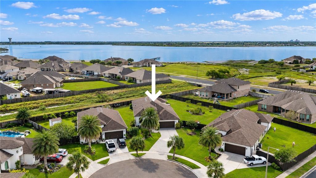 8050 Calgary Dr, Corpus Christi, TX 78414 — photo 3