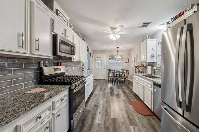 607 Shadowlake Circle, Sealy, TX 77474