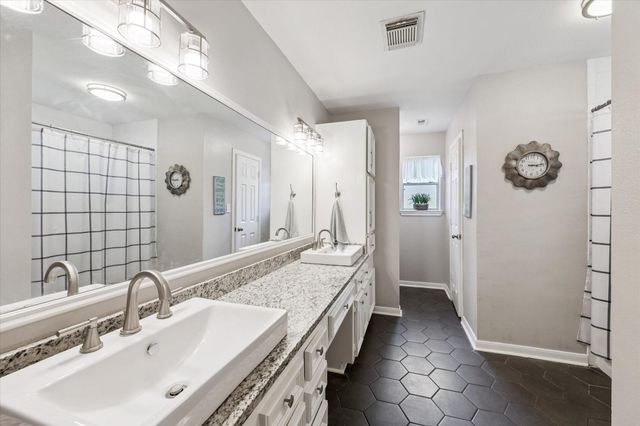 607 Shadowlake Circle, Sealy, TX 77474