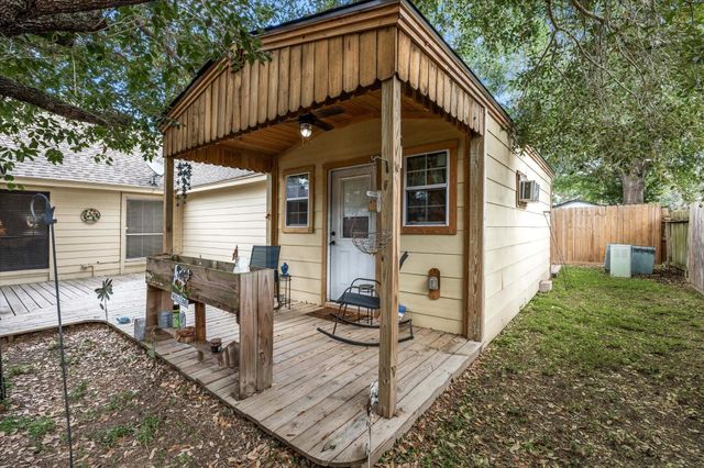 607 Shadowlake Circle, Sealy, TX 77474