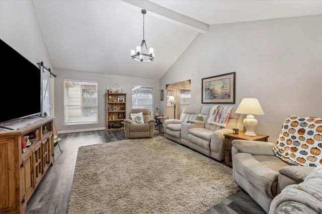 607 Shadowlake Circle, Sealy, TX 77474