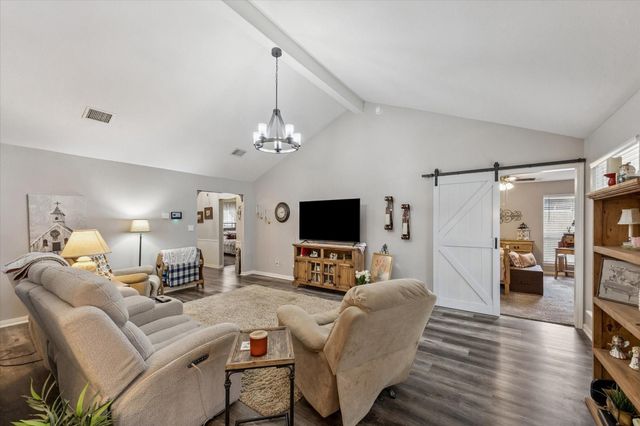 607 Shadowlake Circle, Sealy, TX 77474