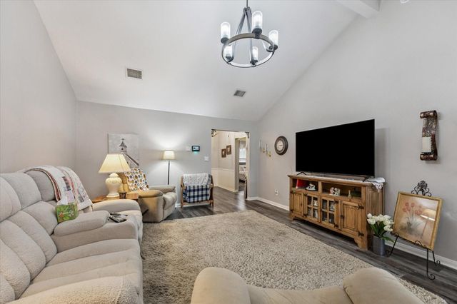 607 Shadowlake Circle, Sealy, TX 77474