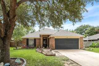607 Shadowlake Circle, Sealy, TX 77474
