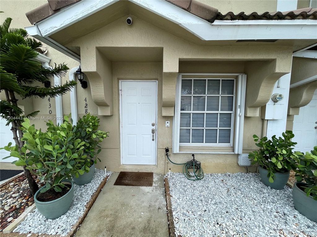 428 SW 122nd Ave, Pembroke Pines, FL 33025