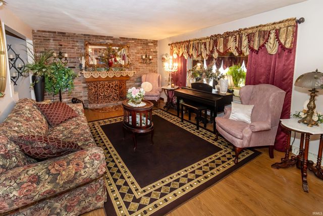 1813 College Avenue, Vincennes, IN 47591