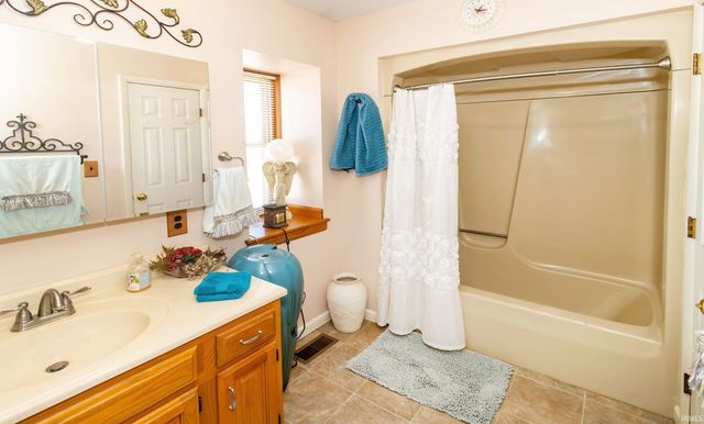 1813 College Avenue, Vincennes, IN 47591