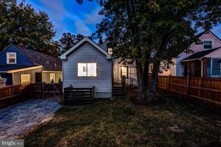 112 S BARTON ST, Arlington, VA 22204