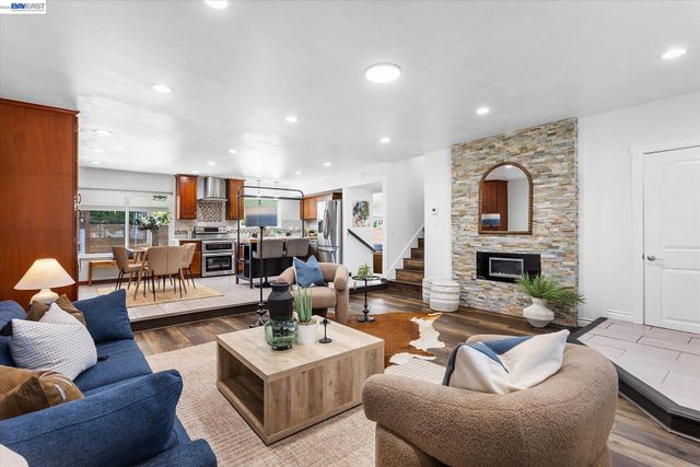 6760 Maple Dr, Dublin, CA 94568