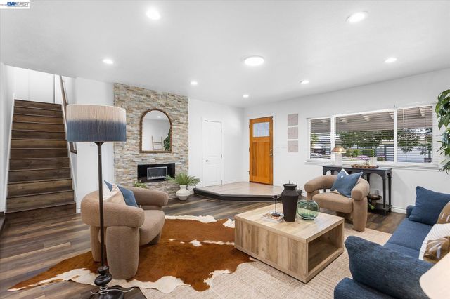 6760 Maple Dr, Dublin, CA 94568