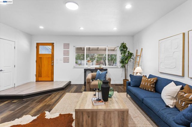 6760 Maple Dr, Dublin, CA 94568