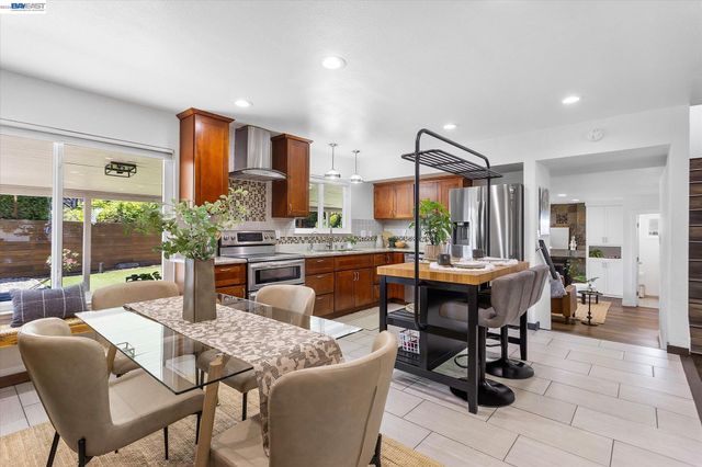6760 Maple Dr, Dublin, CA 94568