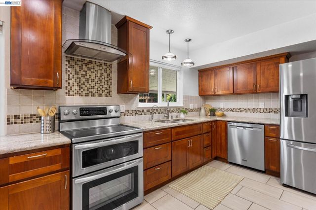 6760 Maple Dr, Dublin, CA 94568