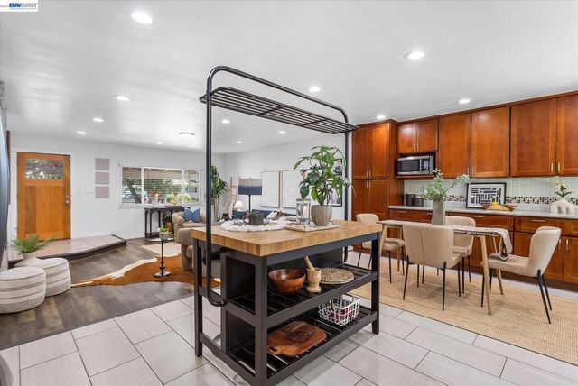 6760 Maple Dr, Dublin, CA 94568