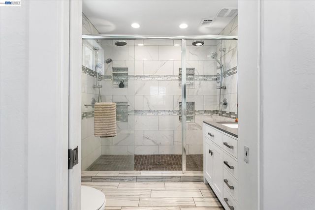 6760 Maple Dr, Dublin, CA 94568