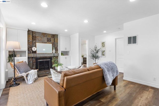 6760 Maple Dr, Dublin, CA 94568