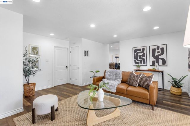 6760 Maple Dr, Dublin, CA 94568