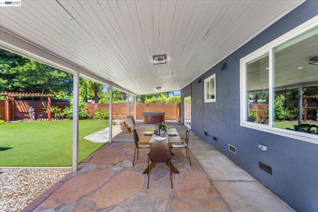 6760 Maple Dr, Dublin, CA 94568