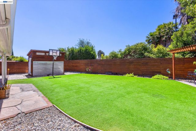 6760 Maple Dr, Dublin, CA 94568