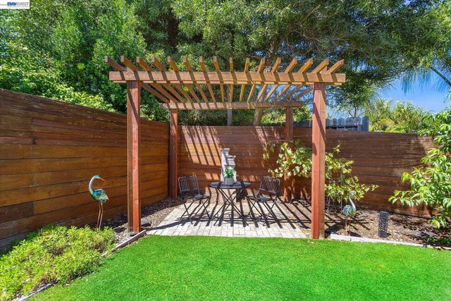 6760 Maple Dr, Dublin, CA 94568