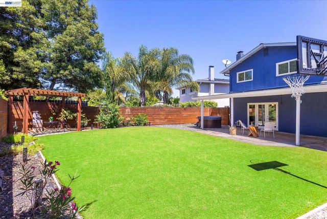 6760 Maple Dr, Dublin, CA 94568