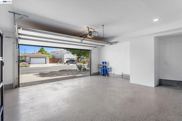 6760 Maple Dr, Dublin, CA 94568