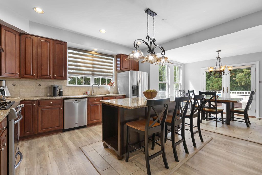 Image 11 of property listing at 7144 ELK MAR DR S, Elkridge, MD 21075